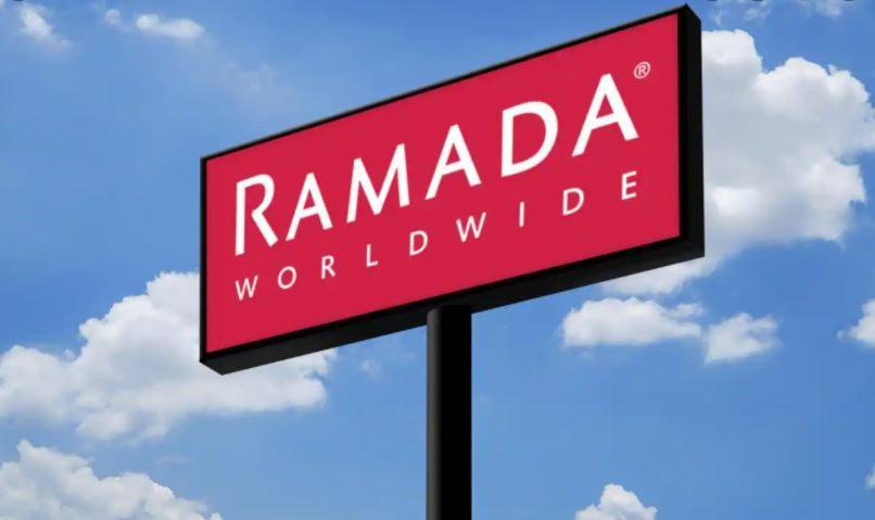 Отель Ramada By Wyndham Бьютт Экстерьер фото